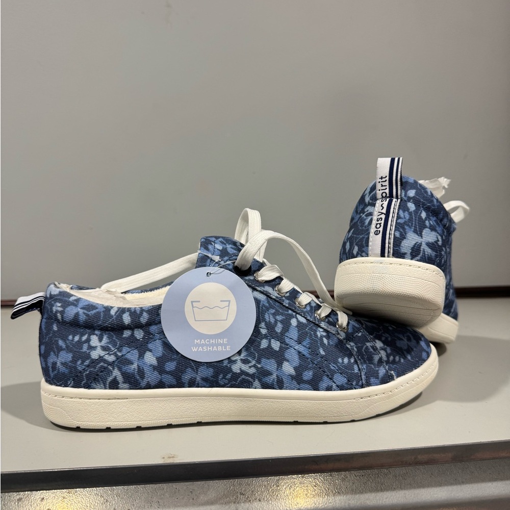 NWT Easy Spirit Navy Floral Canvas Low-Top Sneakers-8.5